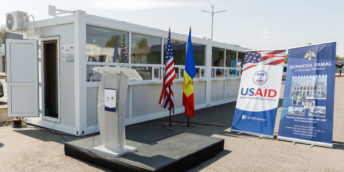 CCI a RM a participat la ceremonia de transmitere a 6 birouri mobile donate Serviciului Vamal de către USAID
