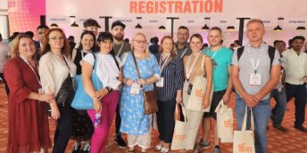 Un grup de profesioniști din diverse domenii de afaceri participă la „UP International Trade Show”, în India